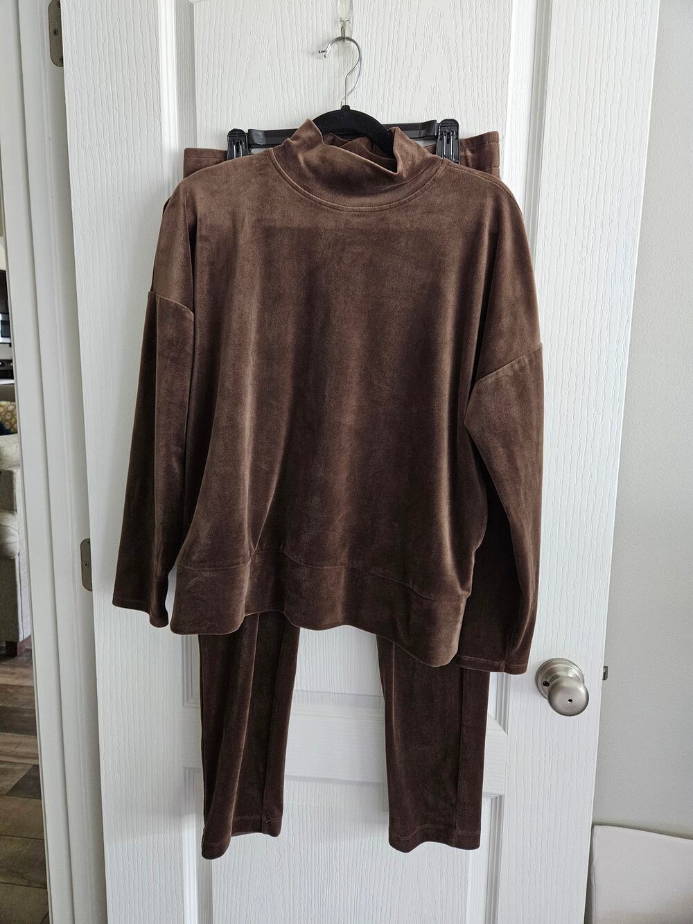 Cable & Gauge Women's Velour Jogger Set